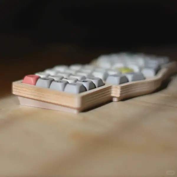DeLast QMK Keyboard: Marine Ply & Cork