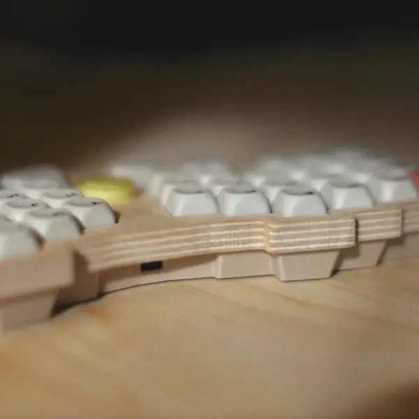 DeLast QMK Keyboard: Marine Ply & Cork